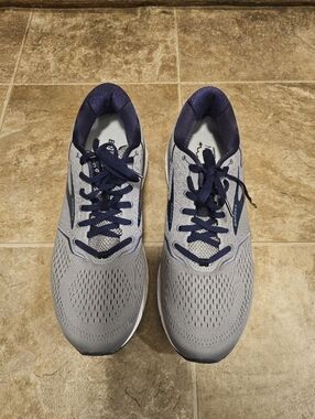 Brooks Men's Shoes in Light Gray and Navy